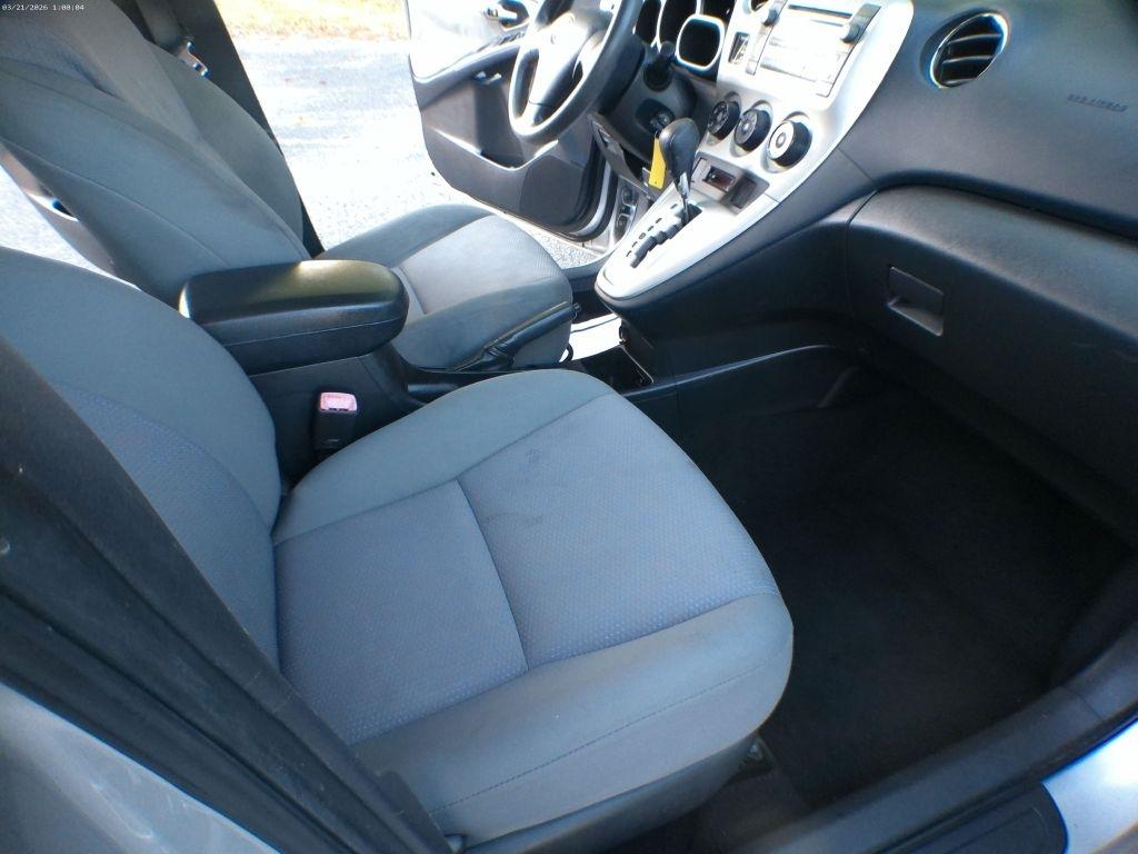 Toyota Matrix Base 4-Speed AT 2010