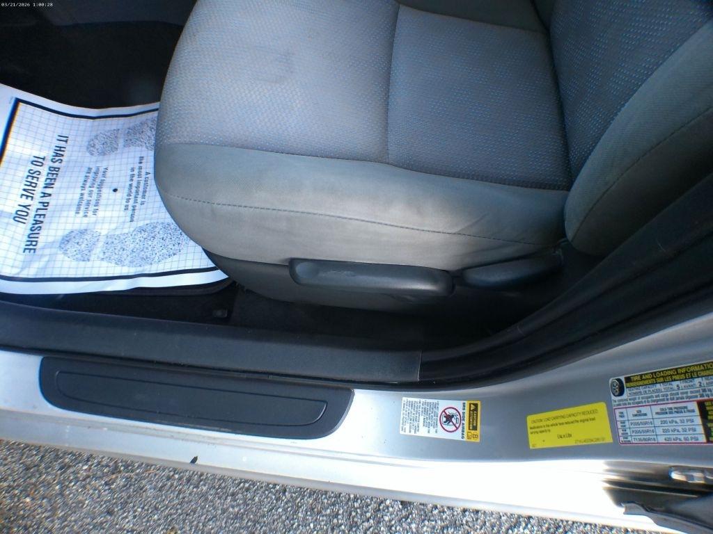 Toyota Matrix Base 4-Speed AT 2010