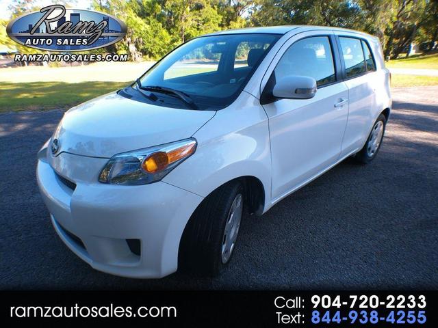 White 2009 Scion xD Base Hatchback Front-Wheel Drive Automatic