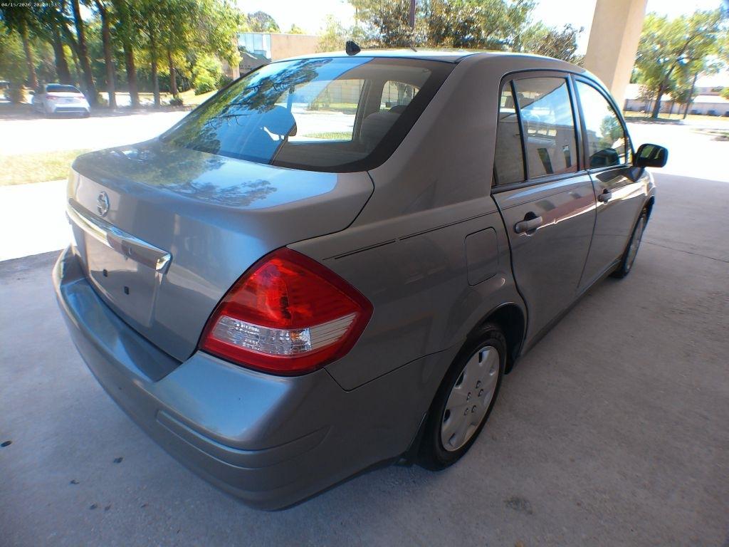 Nissan Versa 1.8 S Sedan 2011
