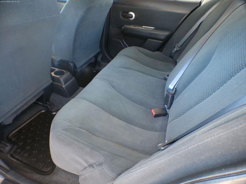 Nissan Versa 1.8 S Sedan 2011