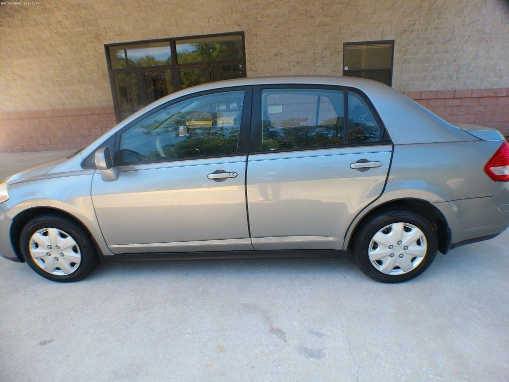 Nissan Versa 1.8 S Sedan 2011