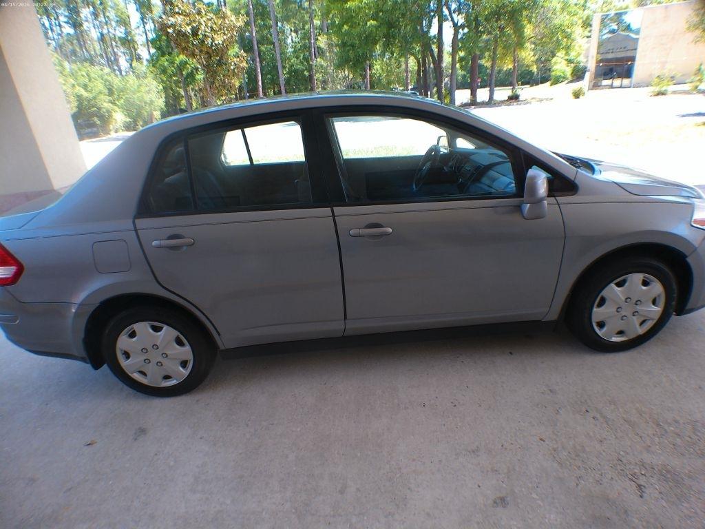 Nissan Versa 1.8 S Sedan 2011
