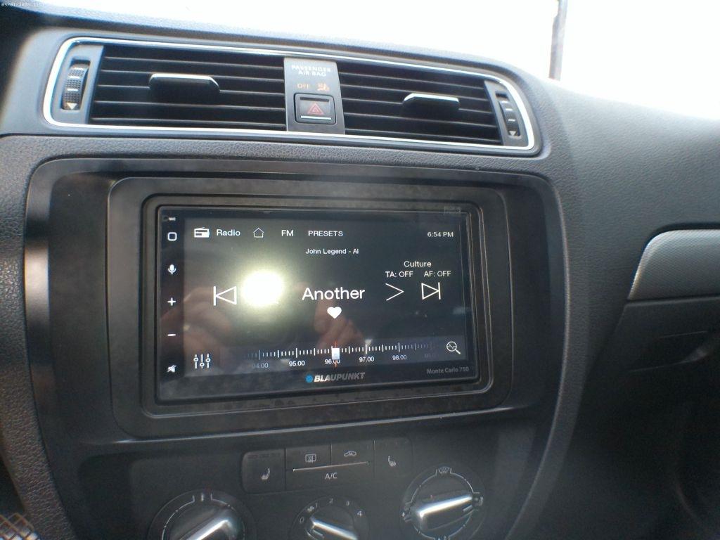 Volkswagen Jetta SE 6A 2016