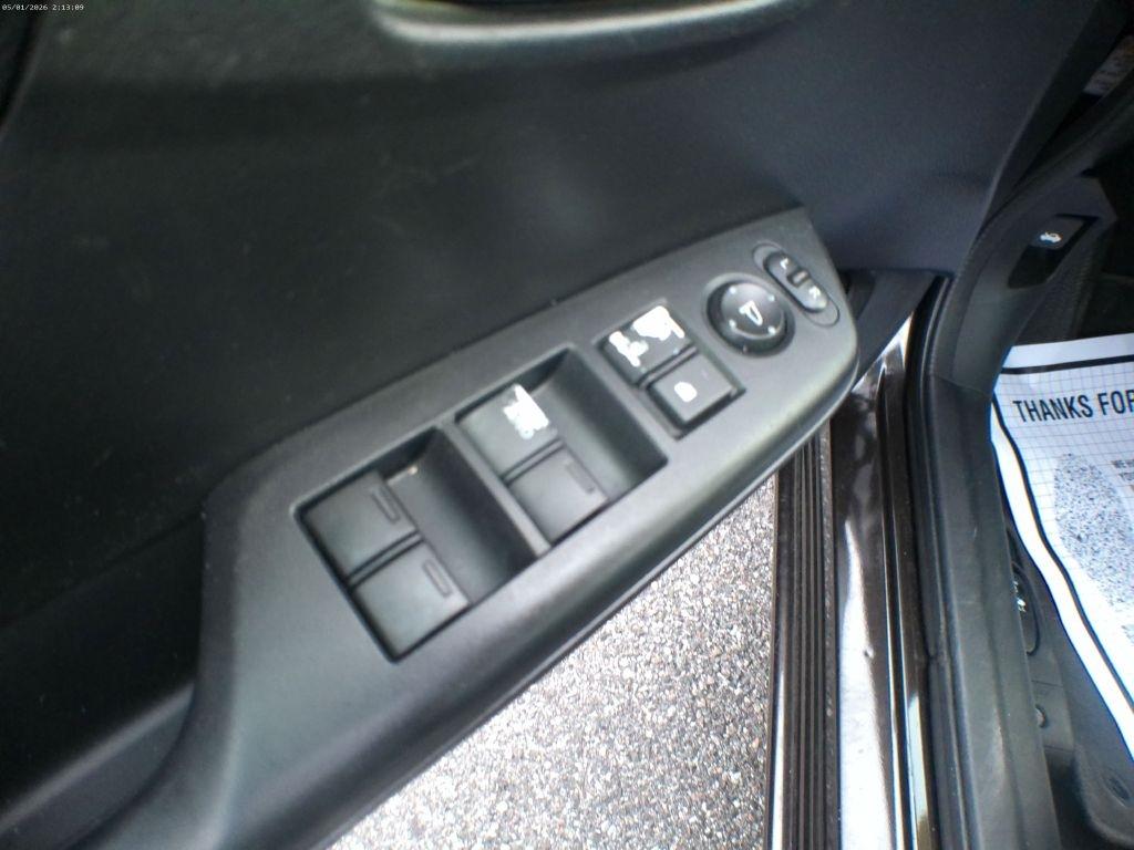 Honda Civic LX Sedan 5-Speed AT 2013