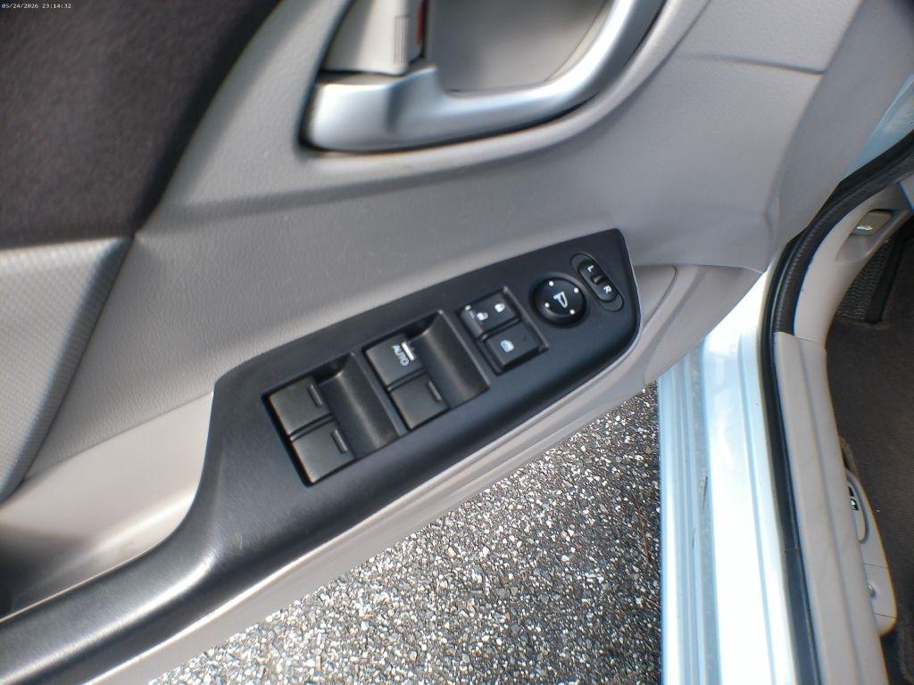 Honda Civic LX Sedan 5-Speed AT 2012