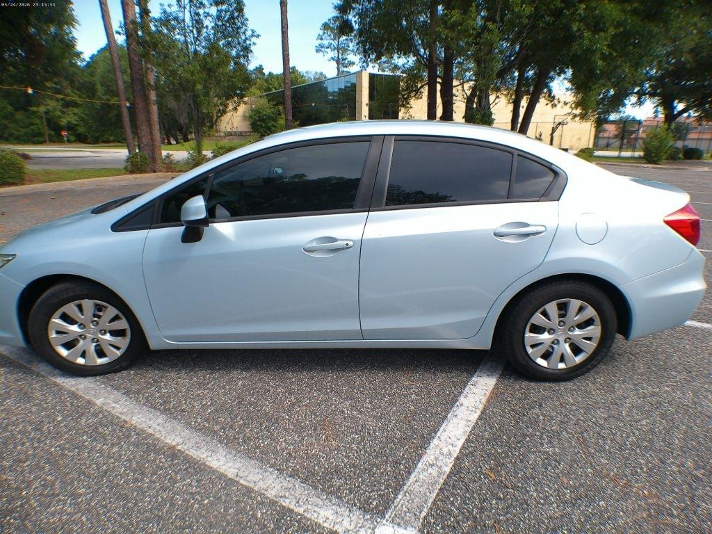 Honda Civic LX Sedan 5-Speed AT 2012