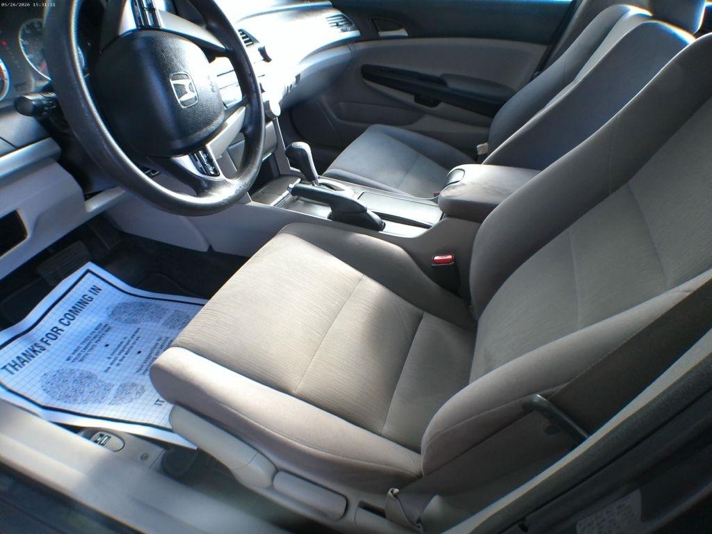Honda Accord LX sedan AT 2012
