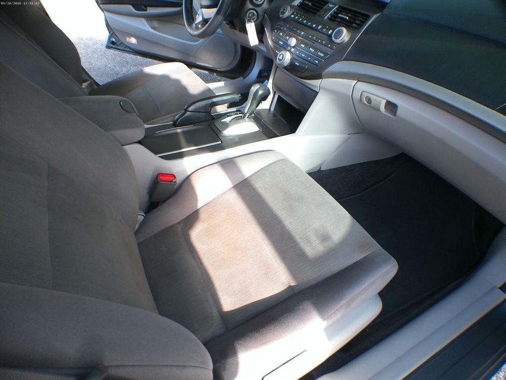 Honda Accord LX sedan AT 2012
