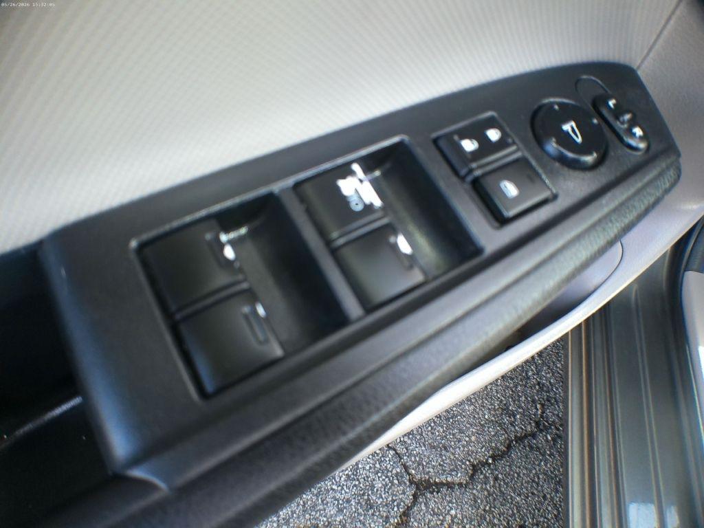 Honda Accord LX sedan AT 2012
