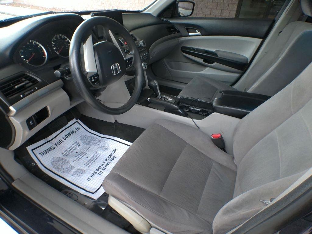 Honda Accord LX sedan AT 2012