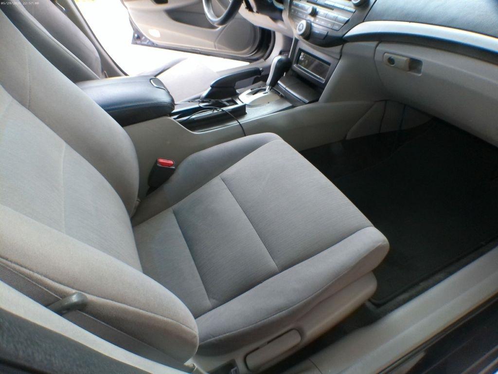 Honda Accord LX sedan AT 2012