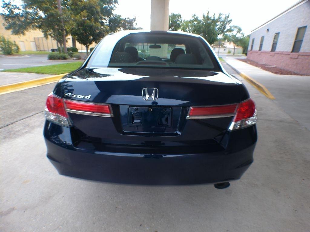 Honda Accord LX sedan AT 2012