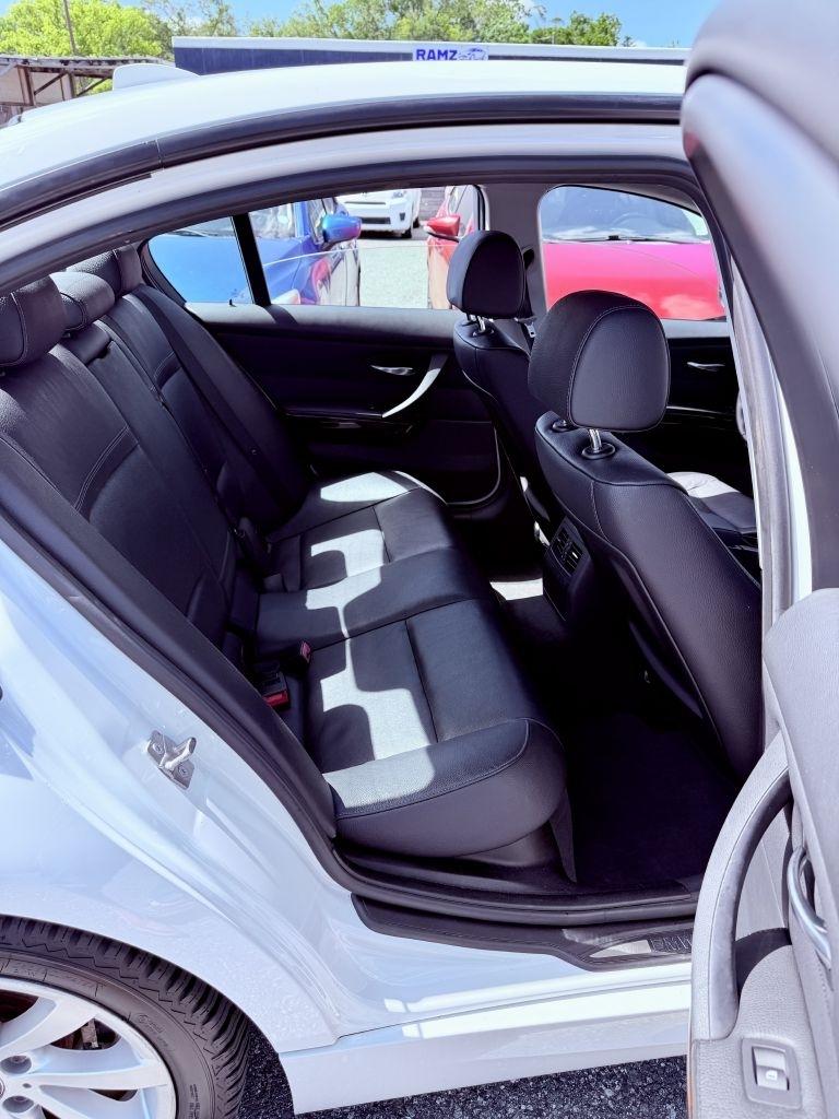 BMW 3-Series 328i xDrive SA 2011
