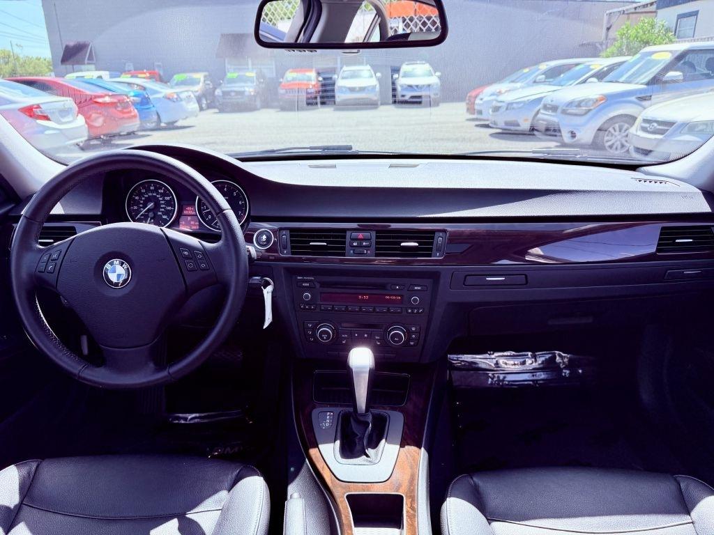 BMW 3-Series 328i xDrive SA 2011