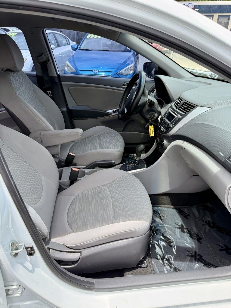 Hyundai Accent SE 4-Door 6A 2016