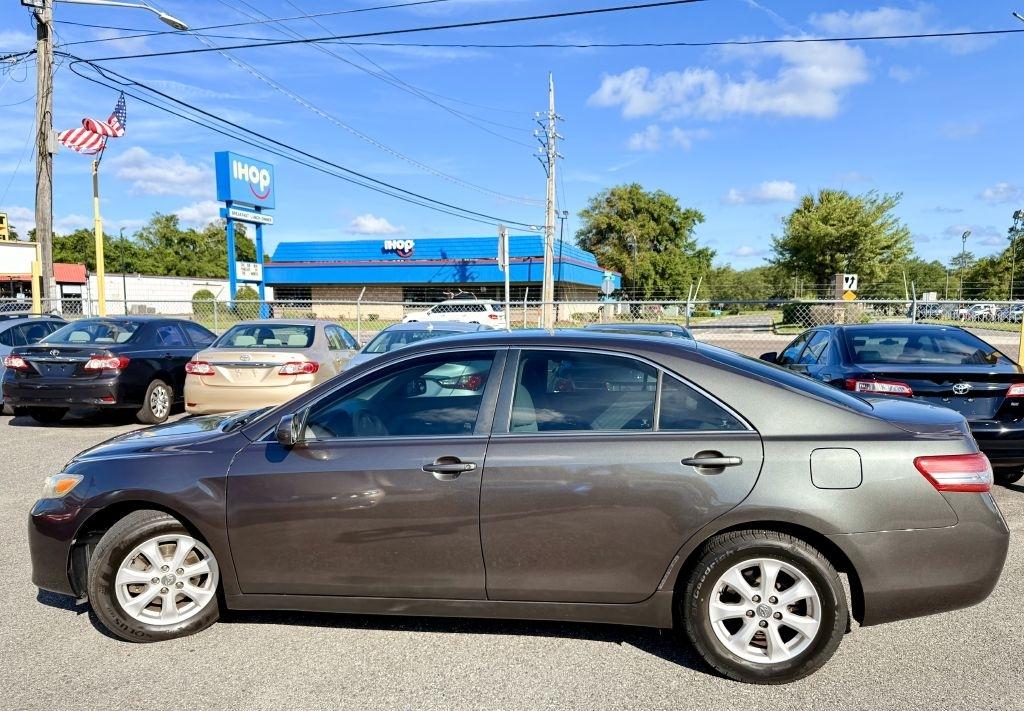 Toyota Camry Base 6-Spd AT 2011
