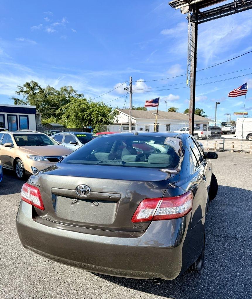 Toyota Camry Base 6-Spd AT 2011