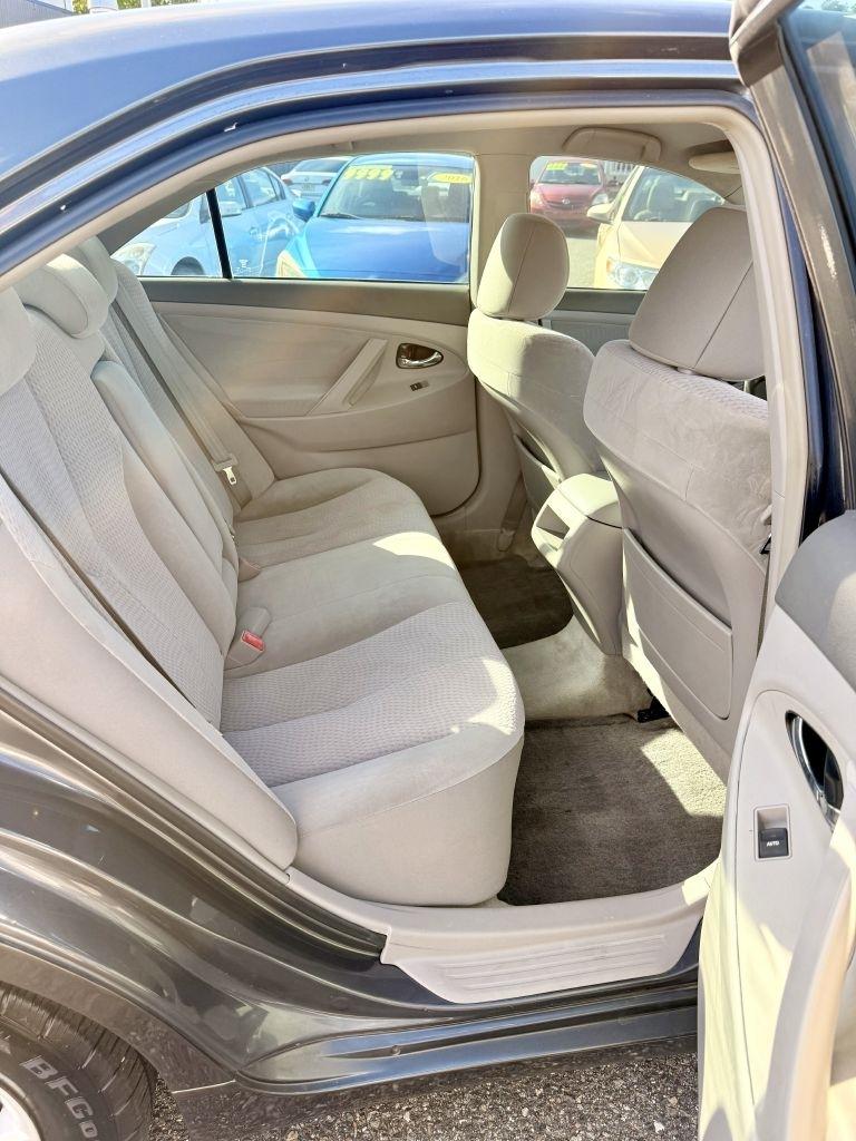 Toyota Camry Base 6-Spd AT 2011
