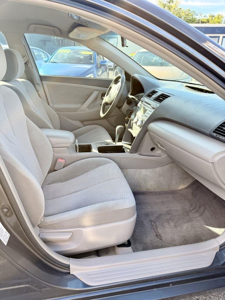 Toyota Camry Base 6-Spd AT 2011