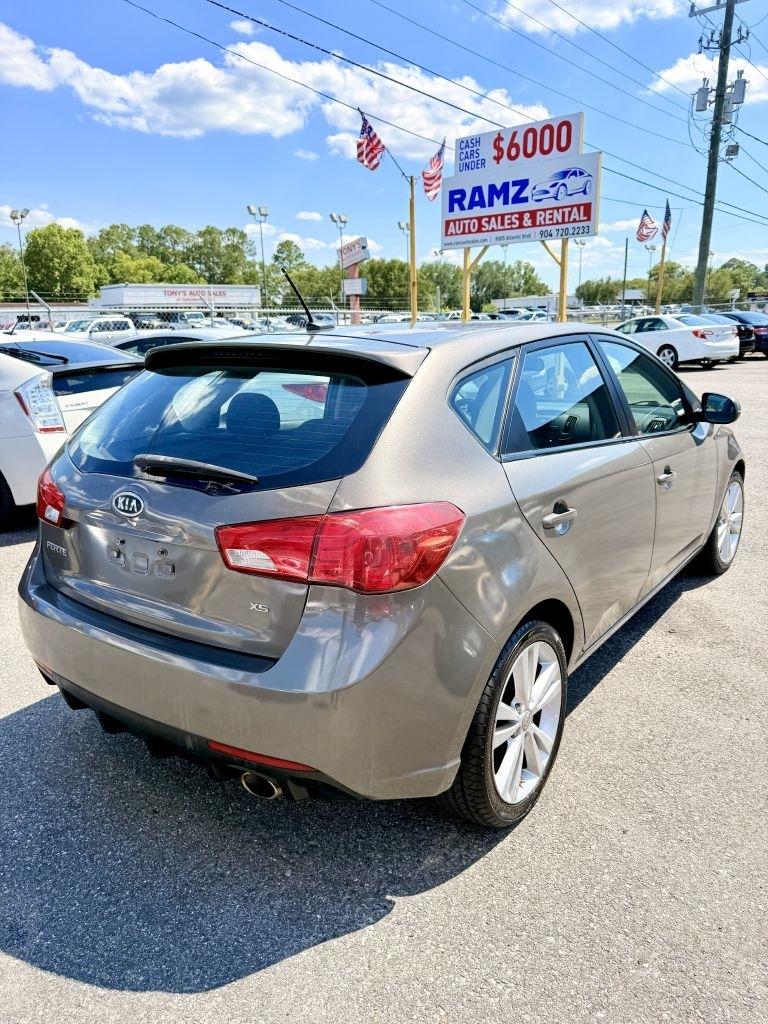 Kia Forte 5-Door SX 2011