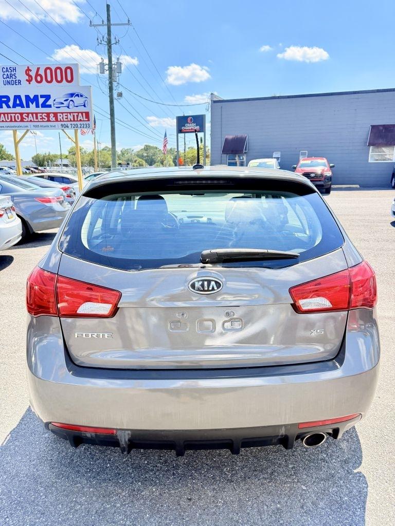 Kia Forte 5-Door SX 2011