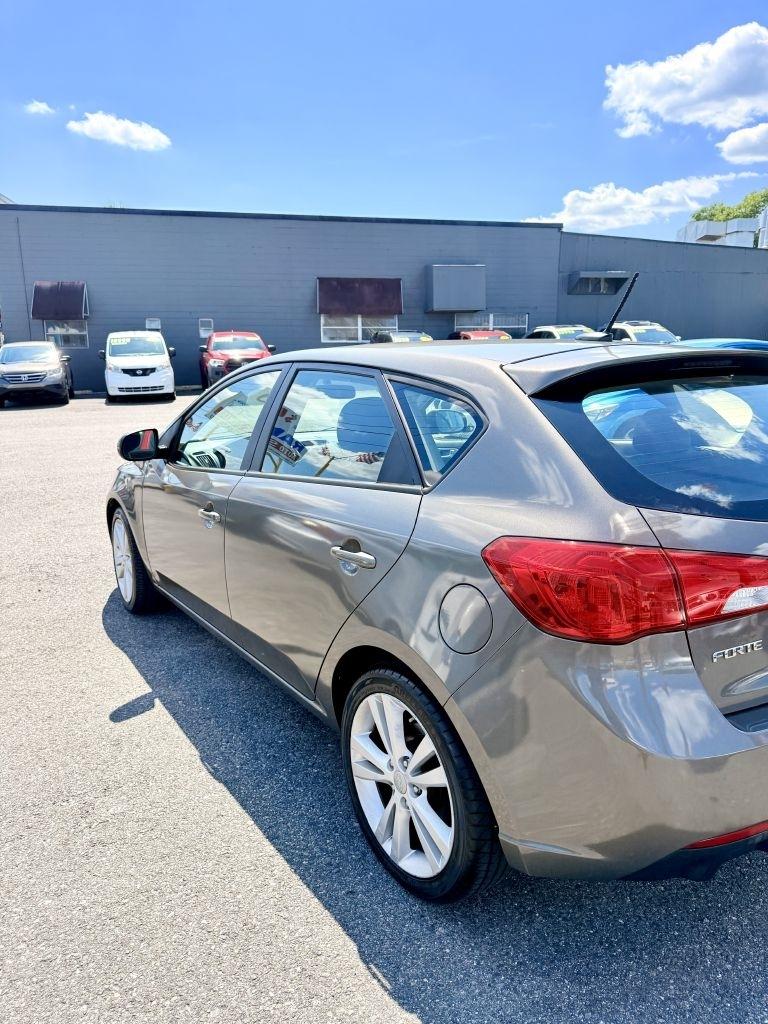 Kia Forte 5-Door SX 2011