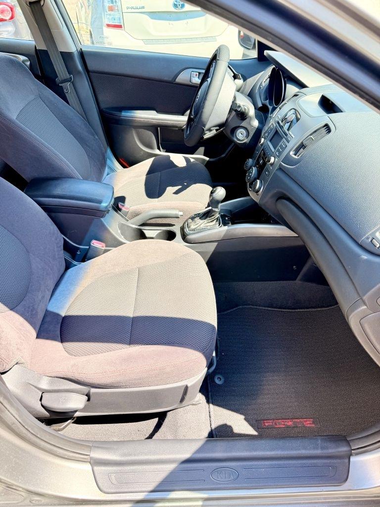 Kia Forte 5-Door SX 2011