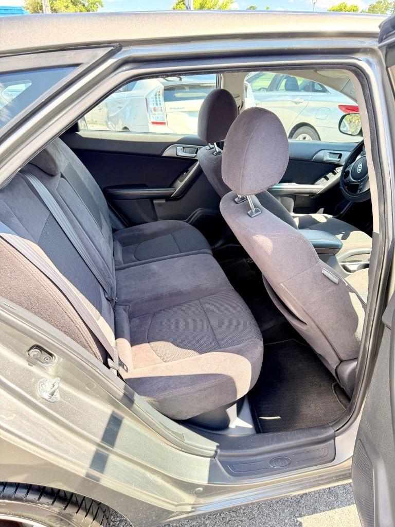 Kia Forte 5-Door SX 2011