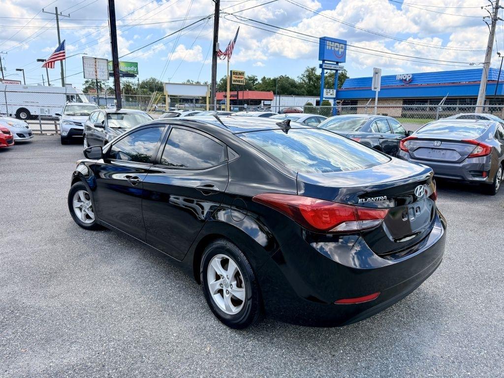 Hyundai Elantra SE 6AT 2015
