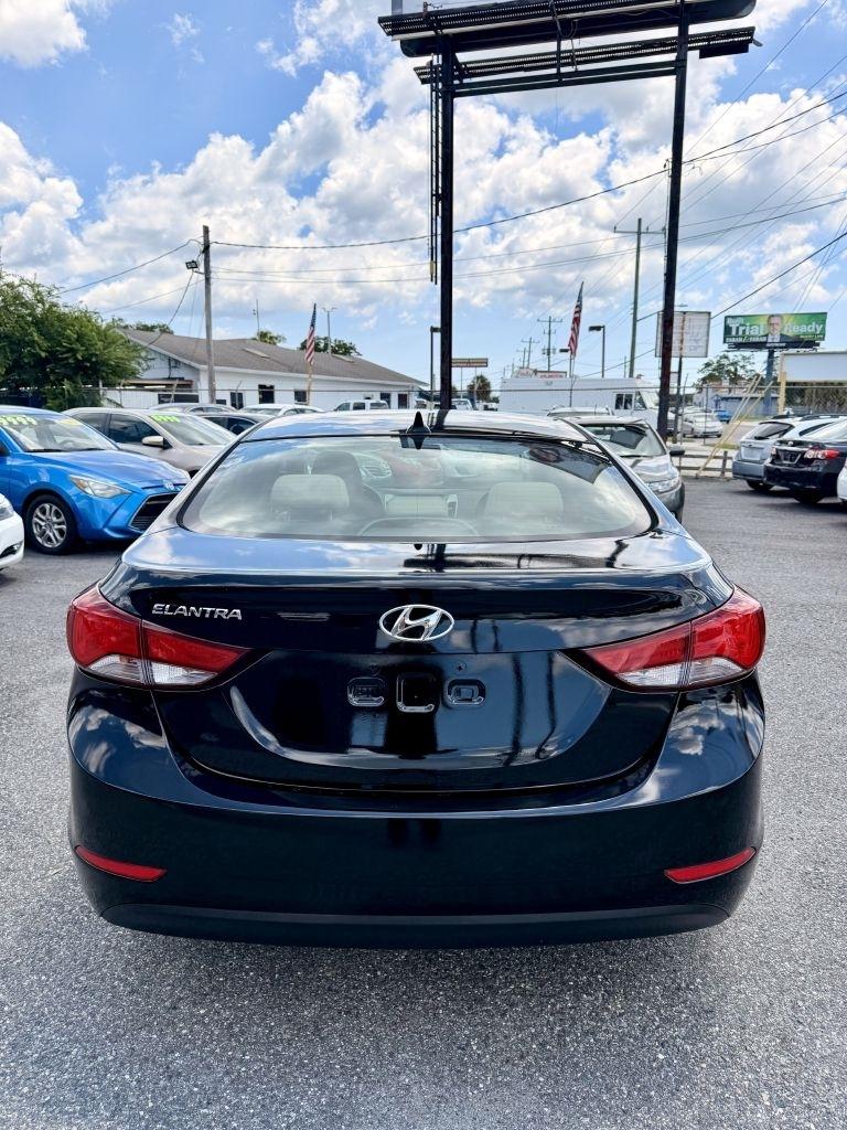 Hyundai Elantra SE 6AT 2015
