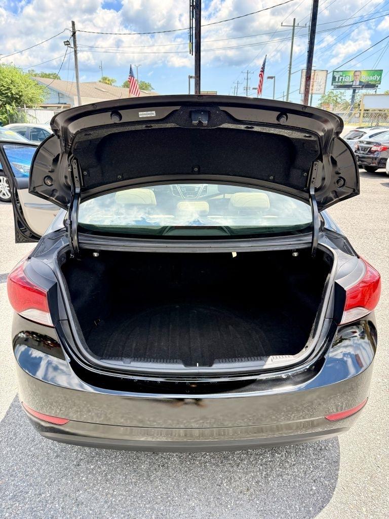 Hyundai Elantra SE 6AT 2015