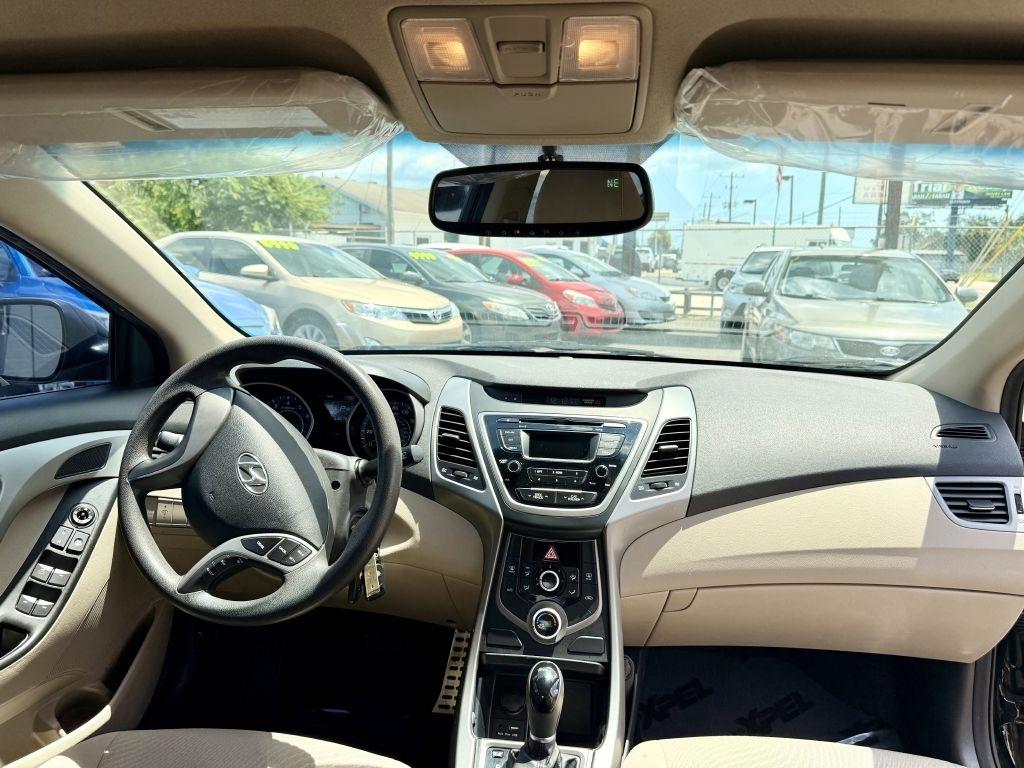 Hyundai Elantra SE 6AT 2015
