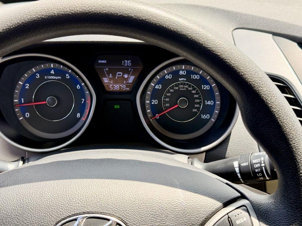 Hyundai Elantra SE 6AT 2015