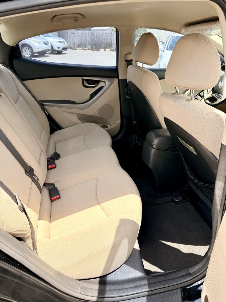 Hyundai Elantra SE 6AT 2015