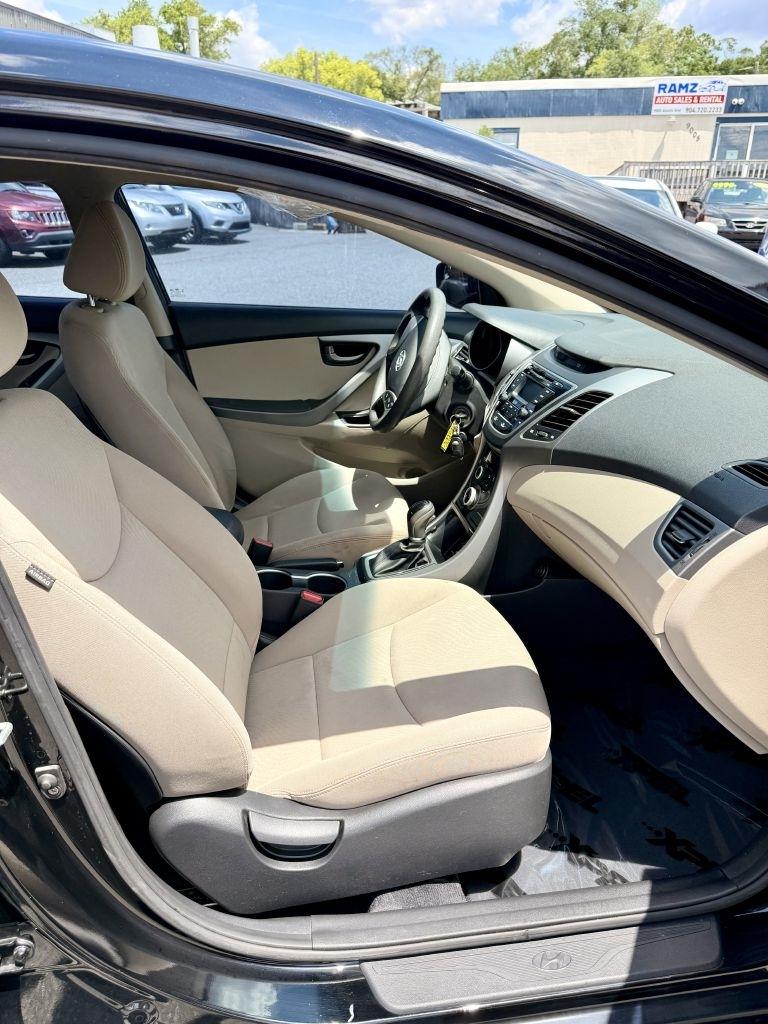 Hyundai Elantra SE 6AT 2015