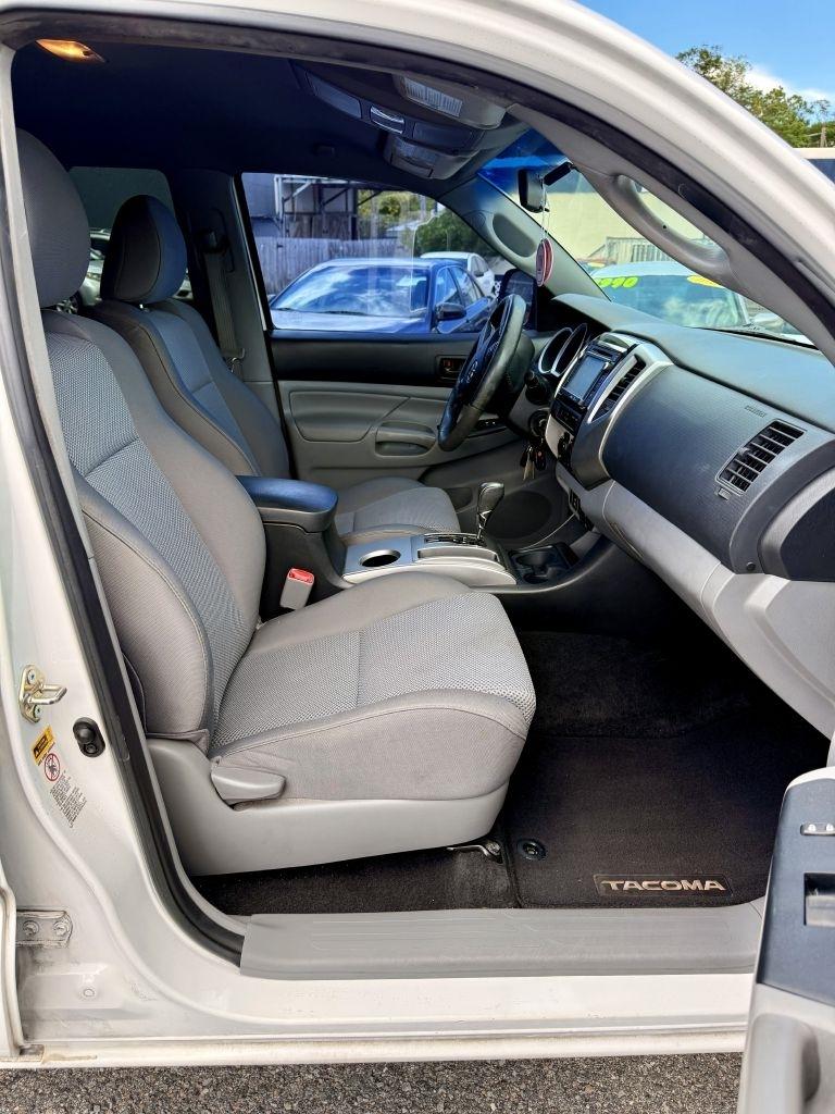 Toyota Tacoma PreRunner Double Cab V6 5AT 2WD 2014