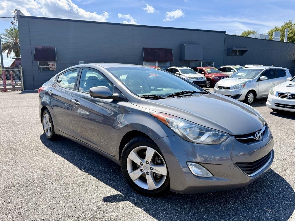 Hyundai Elantra GLS M/T 2013