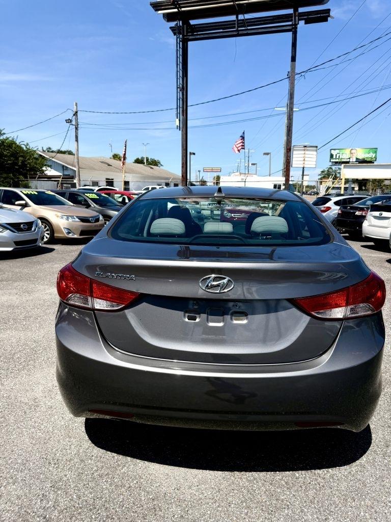 Hyundai Elantra GLS M/T 2013