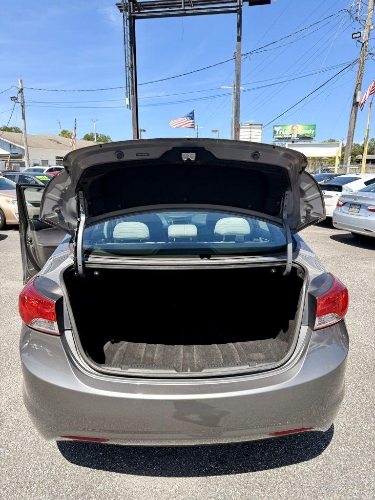 Hyundai Elantra GLS M/T 2013