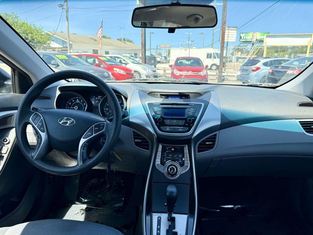 Hyundai Elantra GLS M/T 2013