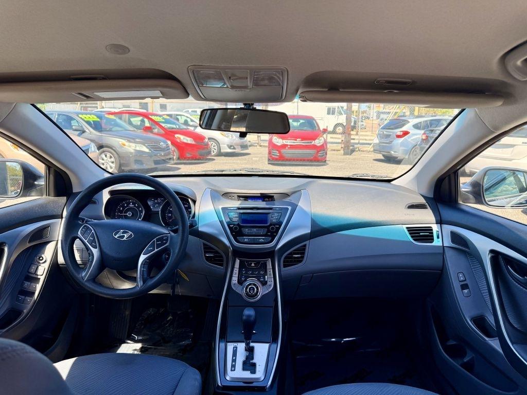 Hyundai Elantra GLS M/T 2013