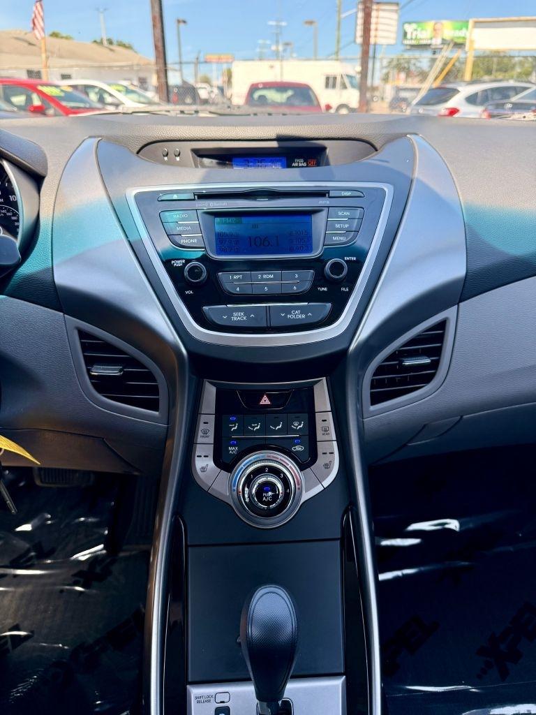 Hyundai Elantra GLS M/T 2013