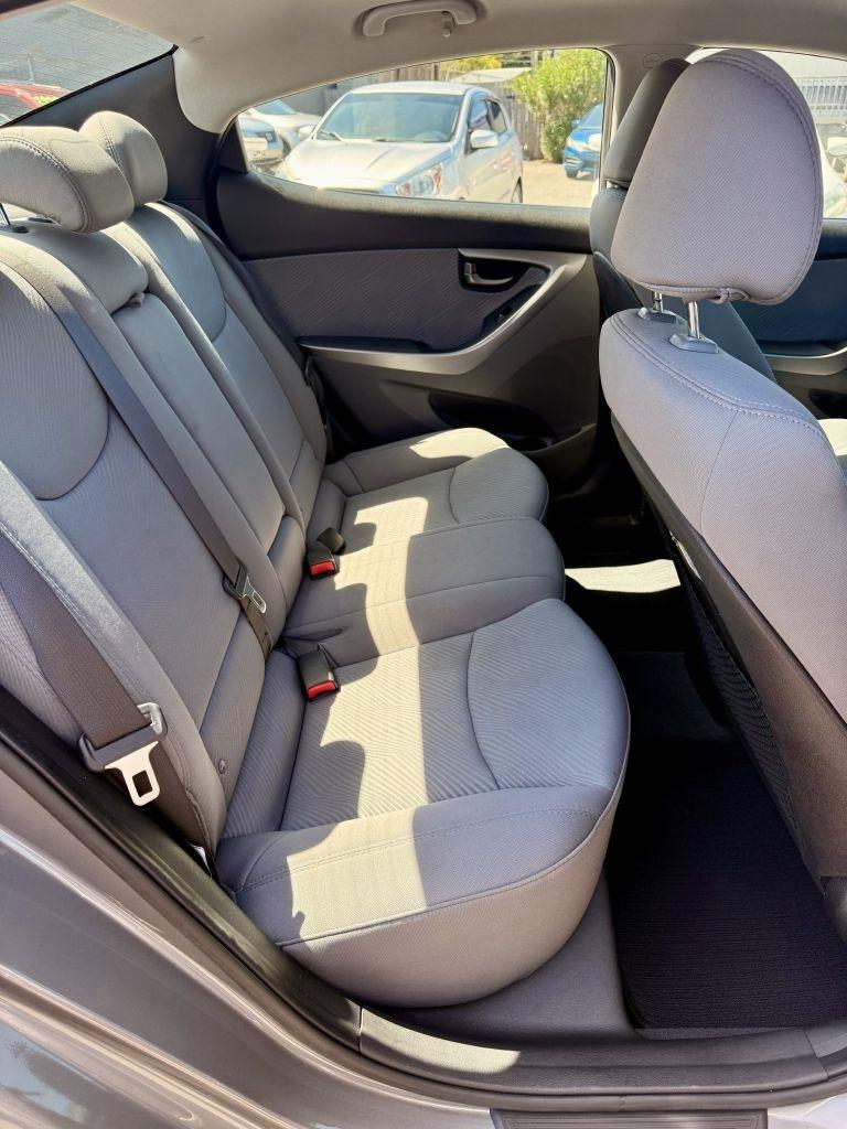 Hyundai Elantra GLS M/T 2013