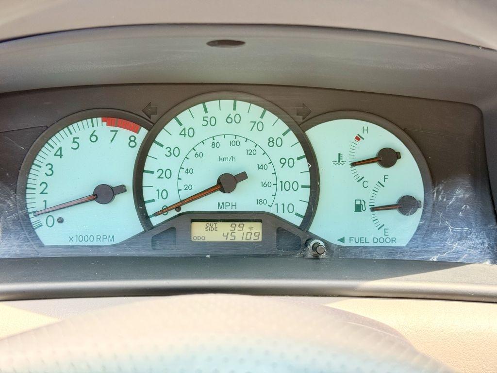 Toyota Corolla CE 2004