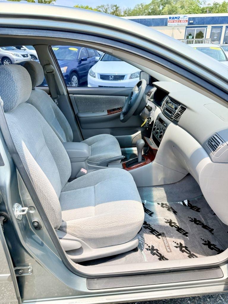 Toyota Corolla CE 2004