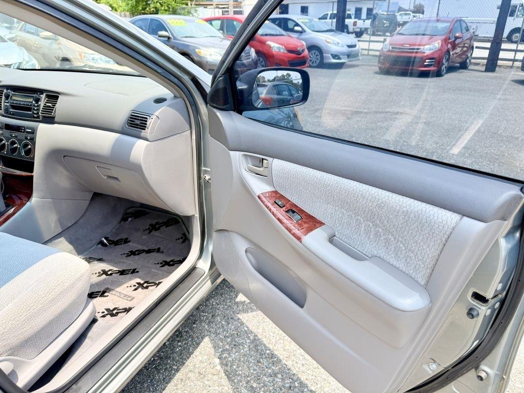 Toyota Corolla CE 2004