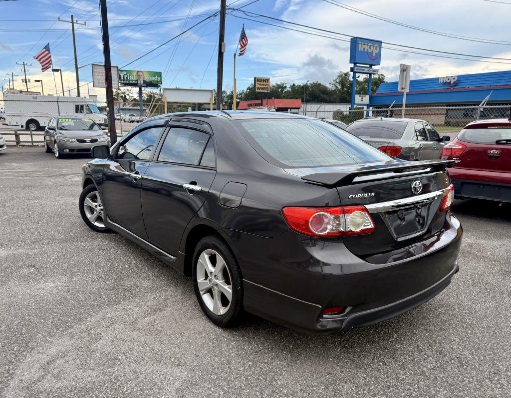 Toyota Corolla S 5-Speed MT 2012