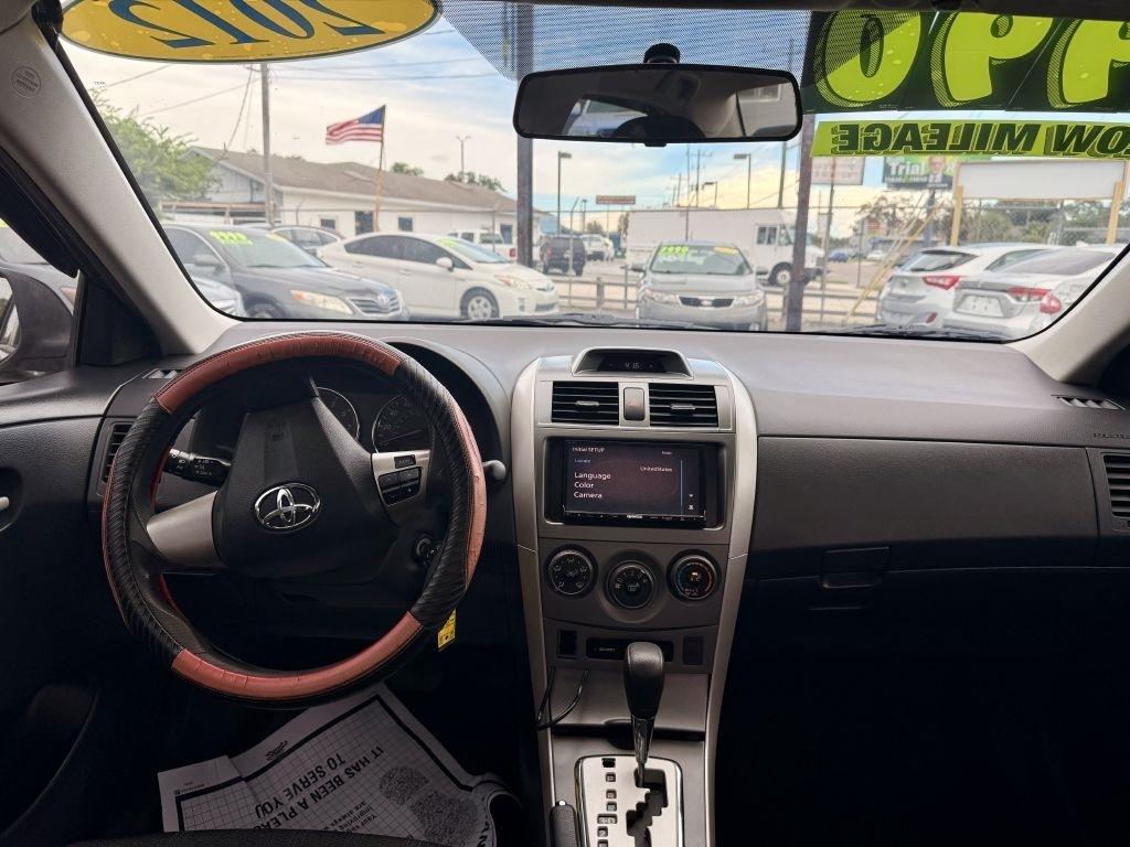 Toyota Corolla S 5-Speed MT 2012