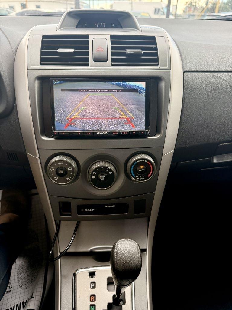 Toyota Corolla S 5-Speed MT 2012